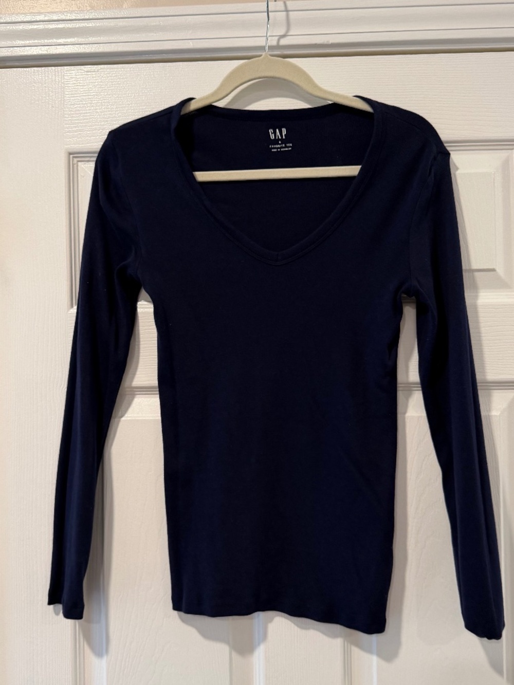 GAP Favorite Tee V-Neck Long Sleeve Shirt